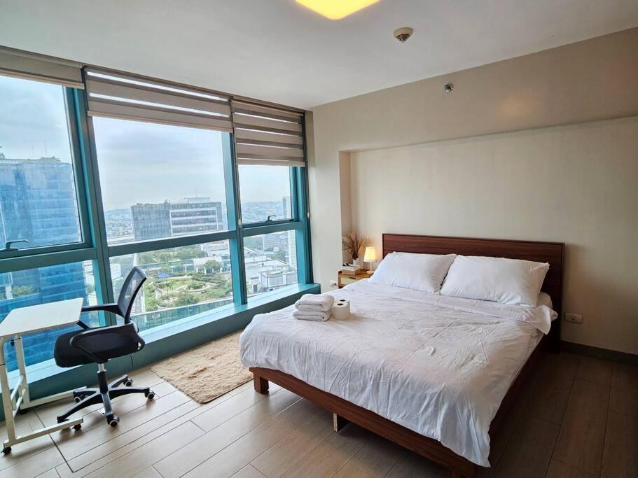 One Uptown Bgc Modern & Spacious, Great Location, 200Mbps & Washer Daire Manila Dış mekan fotoğraf