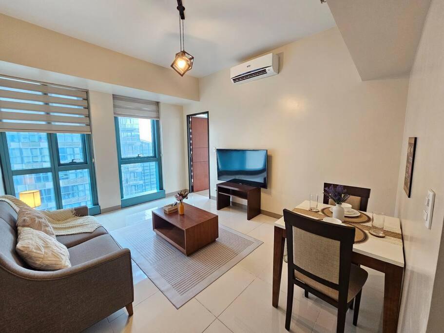 One Uptown Bgc Modern & Spacious, Great Location, 200Mbps & Washer Daire Manila Dış mekan fotoğraf