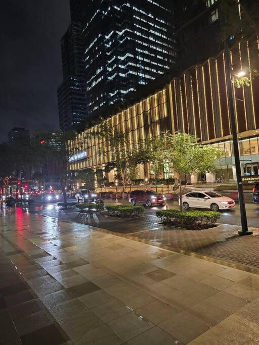 One Uptown Bgc Modern & Spacious, Great Location, 200Mbps & Washer Daire Manila Dış mekan fotoğraf